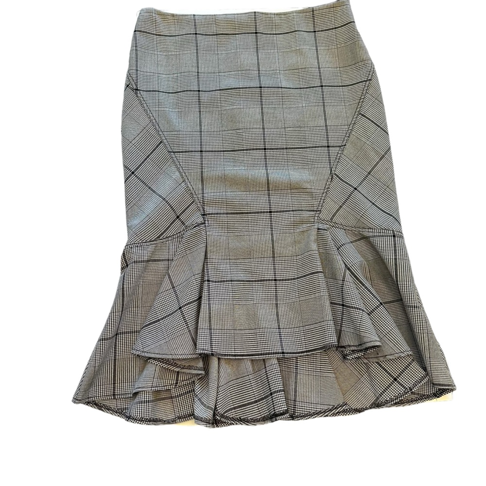 NWT New York & Company Plaid Ruffled lined Skirts. Size 12 Super Nice 🤩